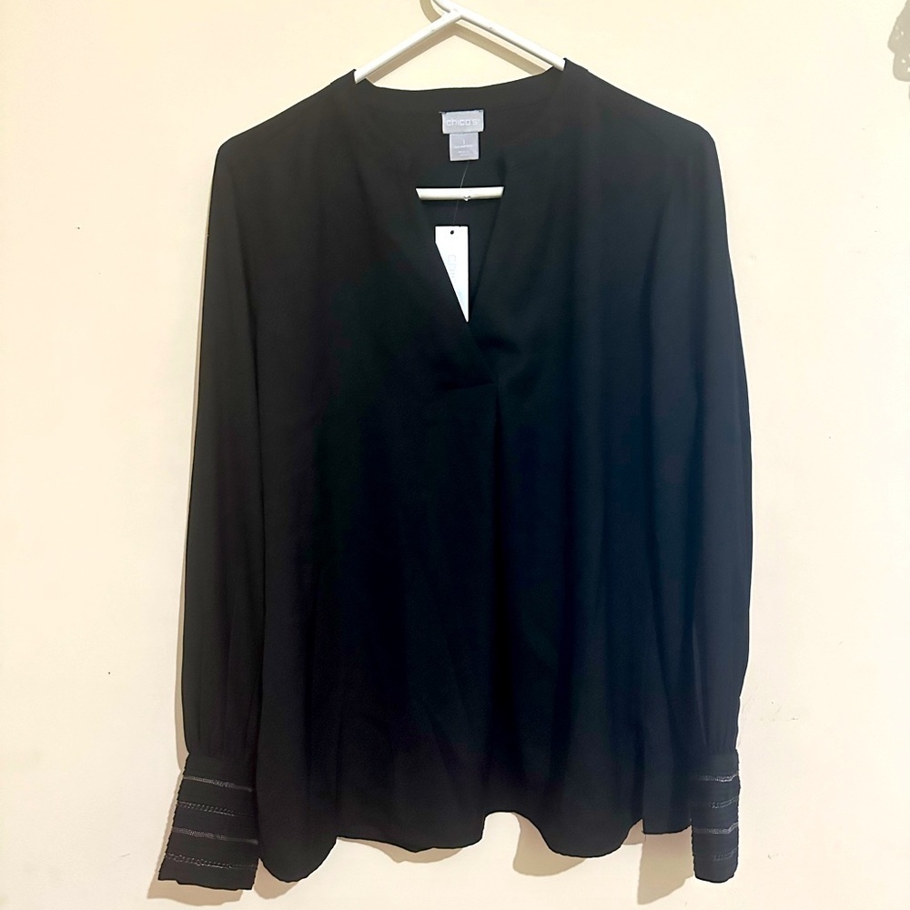 Chico’s Medium Black Textured Crepe Chain Cuff V Neck Blouse Evening Party
